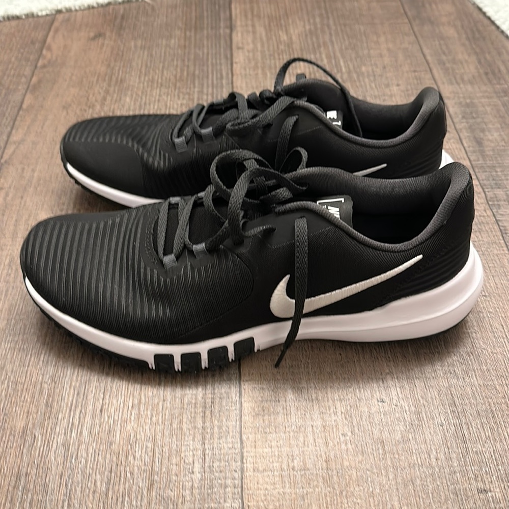 Nike Men’s Flex Control - Size 9.5